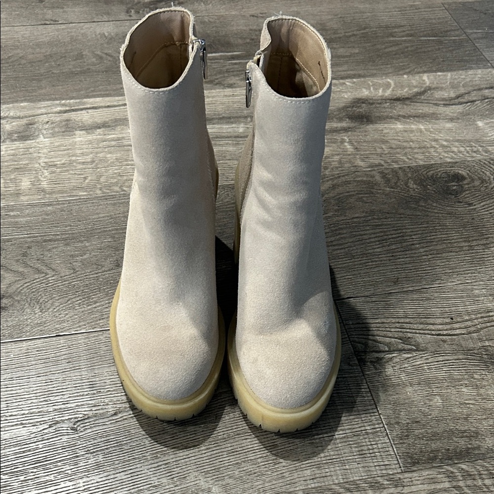 Dolce Vita Cream Heeled Boots - Picture 3 of 9
